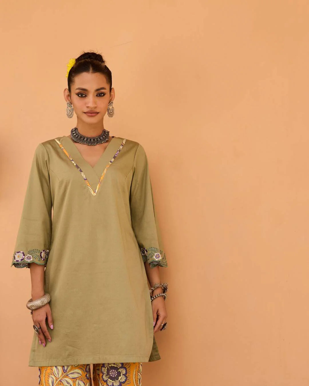 Jharoka Echo Silver Necklace