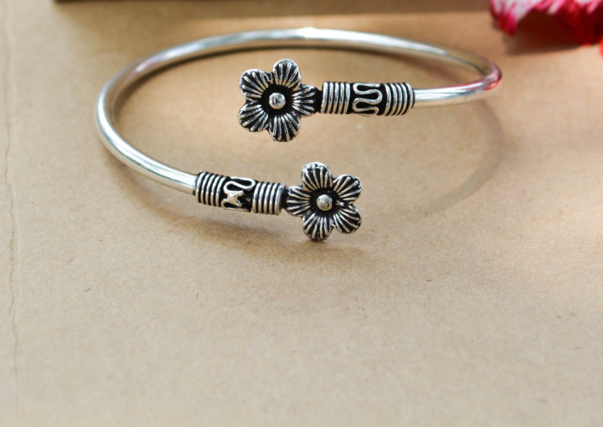 Myra Heritage Silver Flower Bangle
