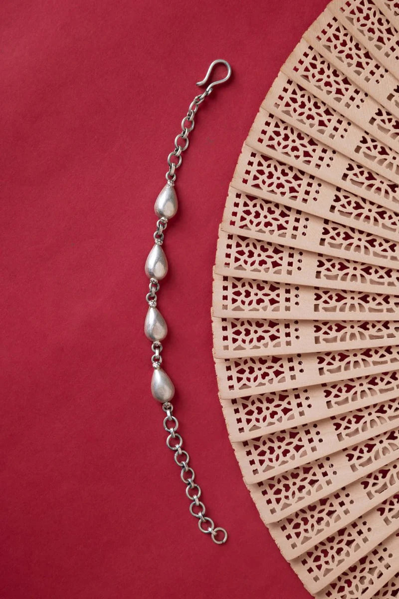 Bracelet artisanal en argent en forme de larme Luna