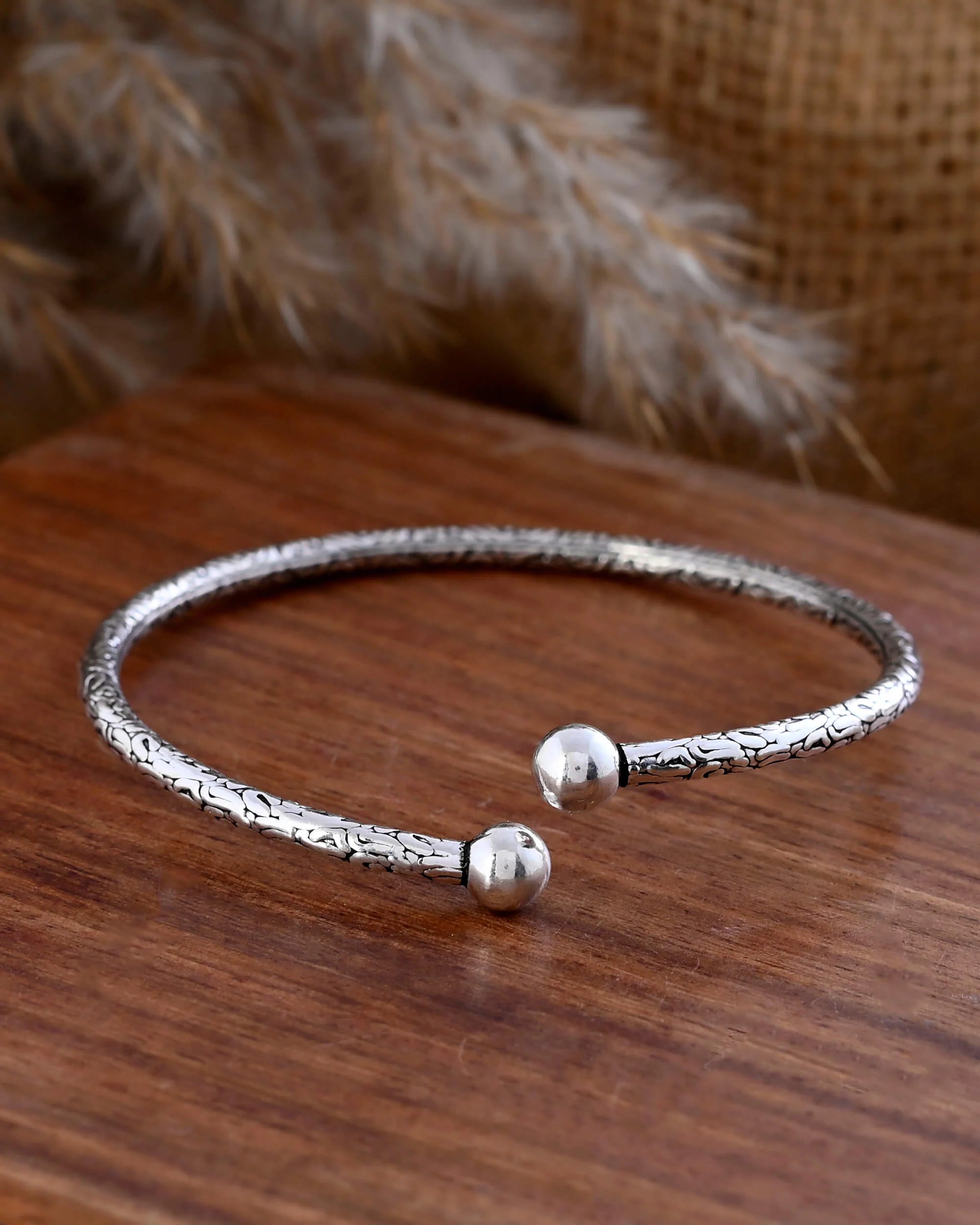 Devira Elegant Handmade Silver Bangle