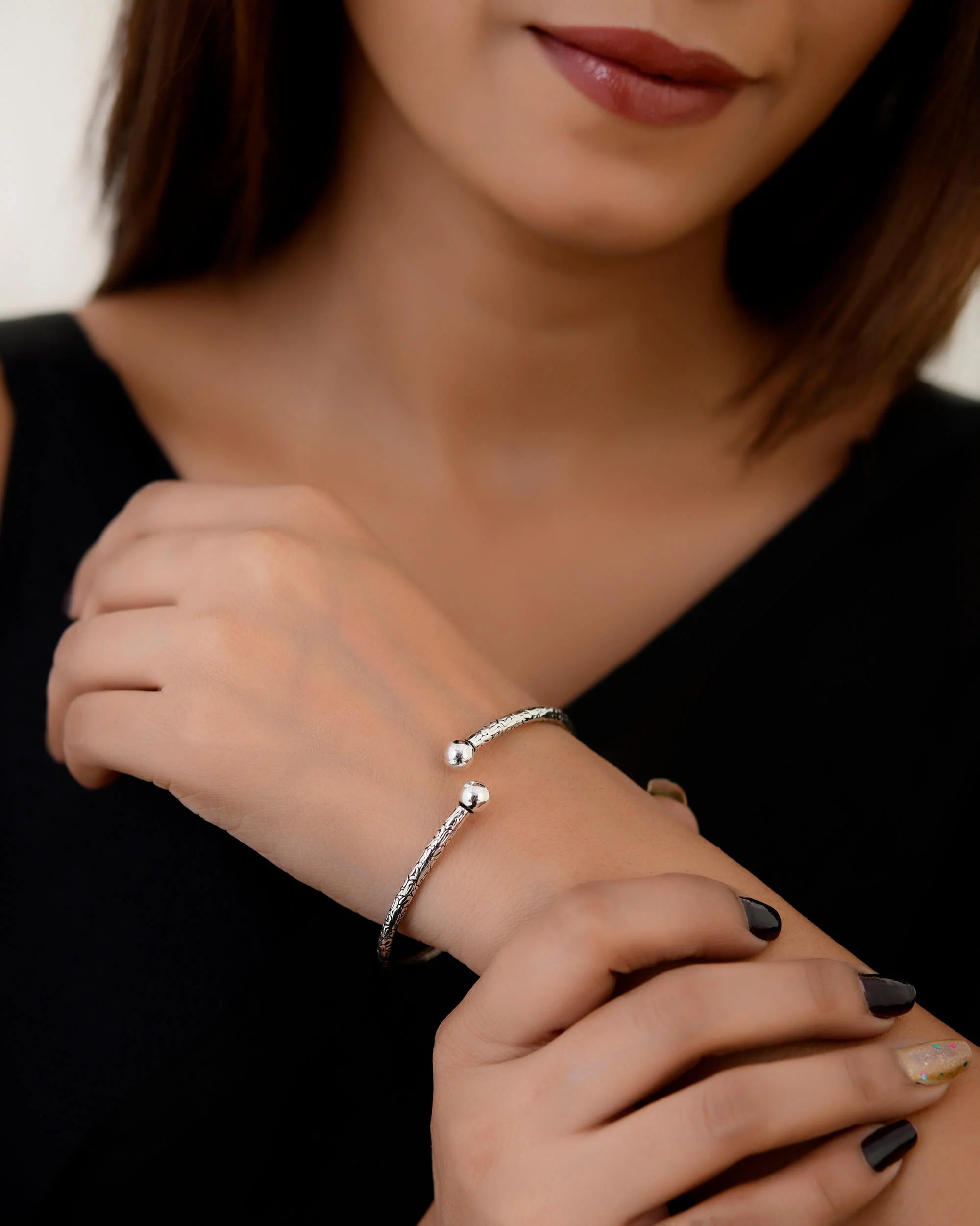 Devira Elegant Handmade Silver Bangle