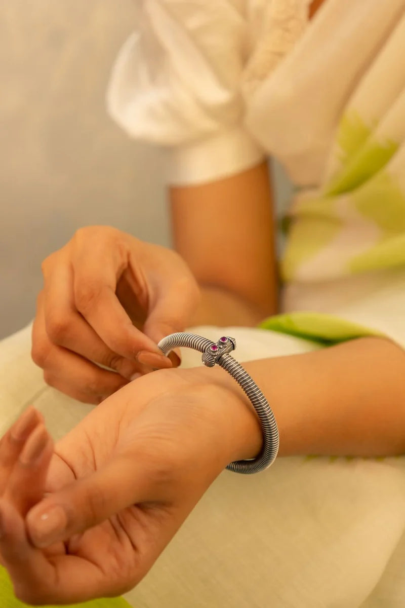 Velora Spiral Classic Cuff