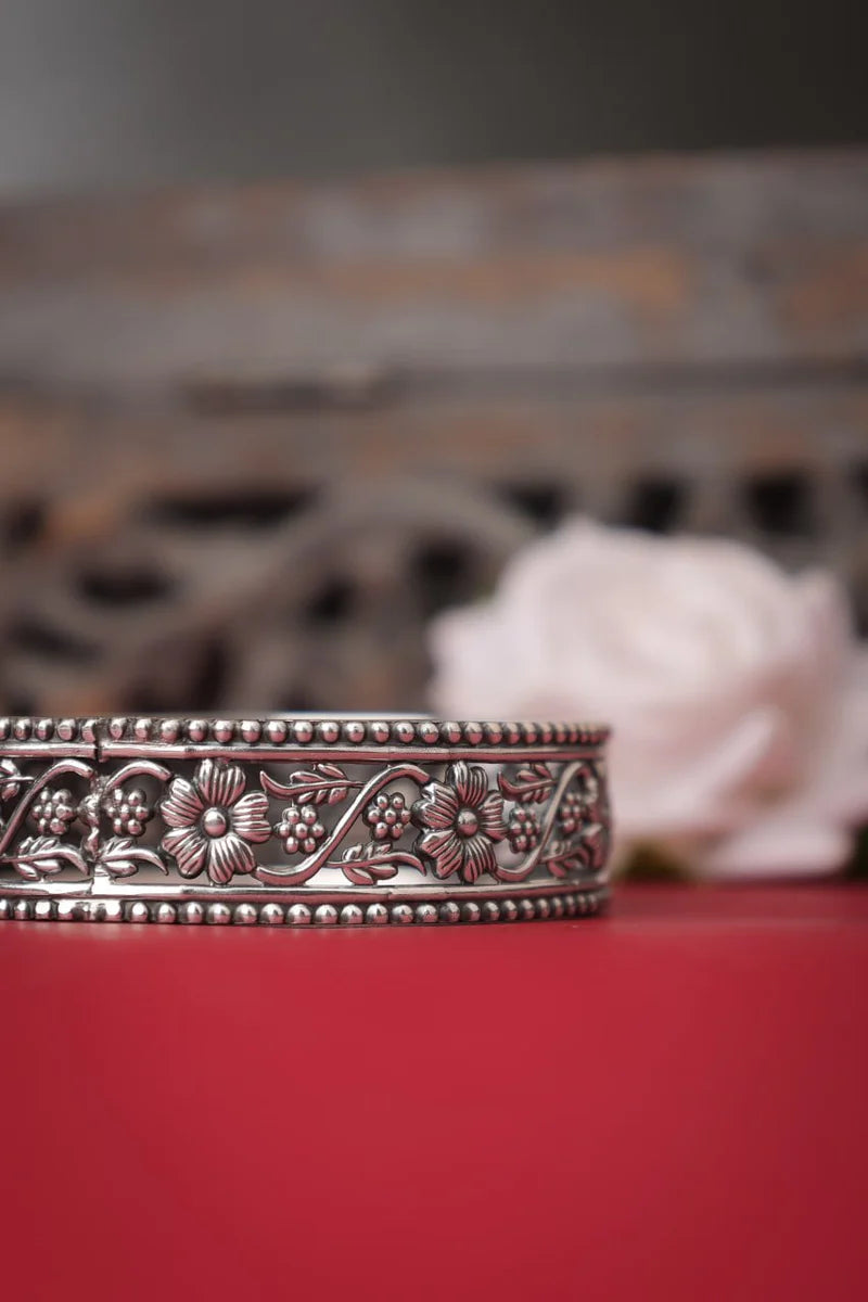 Bracelet artisanal en dentelle de feuilles Isolde